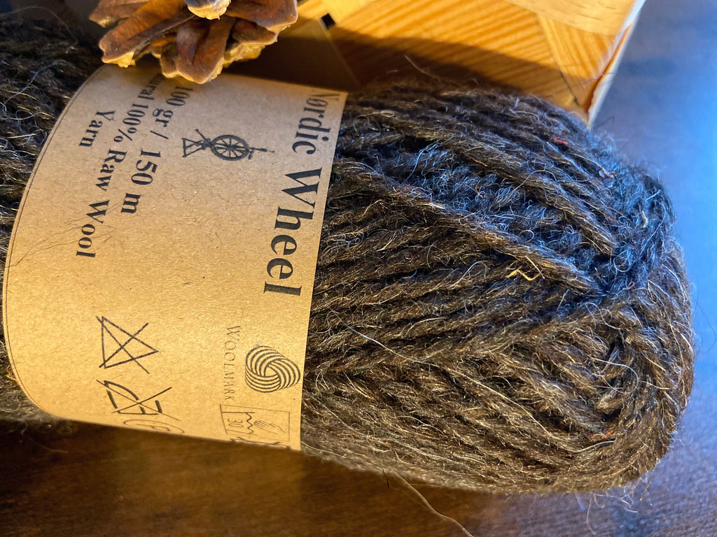 How to Properly Handle Fine Yarn on Spools